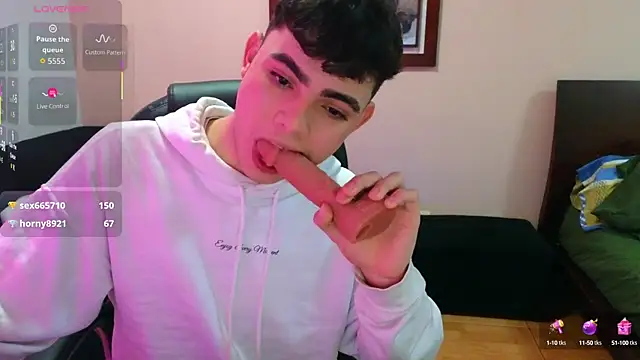 lukeboyce33 online show from October 20, 12:03 am