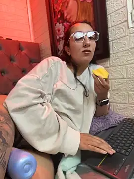 SALOME KORLAND online show from April 17, 10:00 pm