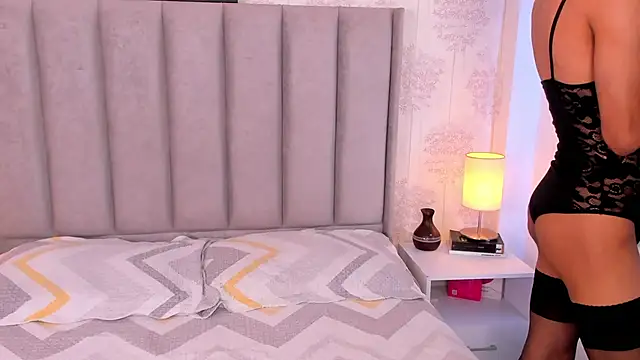 ShaynaHosk online show from April 15, 4:29 am