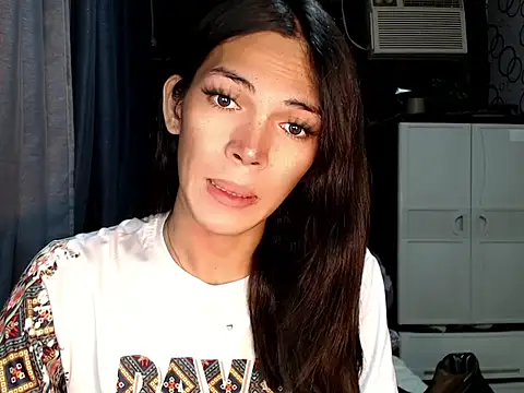ladyhotcuming online show from July 14, 6:46 pm