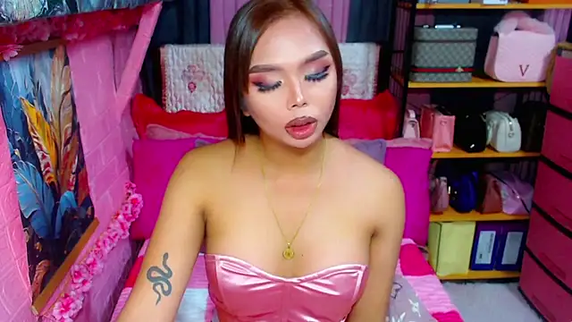 MoniqueCeleste online show from October 4, 5:25 pm