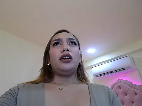 ur seductivelaura online show from February 9, 6:48 pm