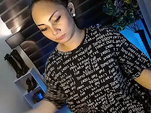 Bella subhunterx online show from November 6, 1:33 pm