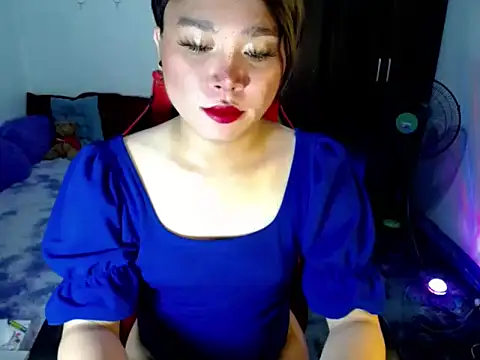 Urassiansweetcummer online show from April 6, 6:03 am