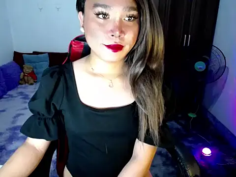 Urassiansweetcummer online show from April 20, 1:40 am