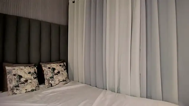 EmeraldGreyson online show from February 6, 9:04 am