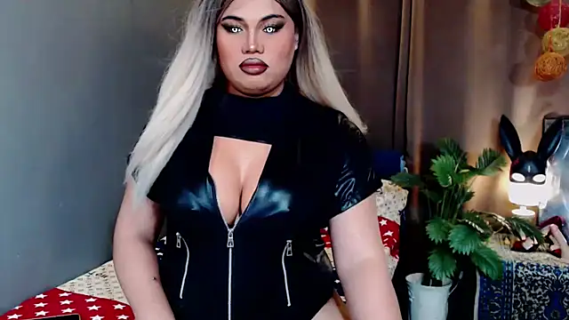 KitSmithCumerr online show from December 5, 6:47 pm