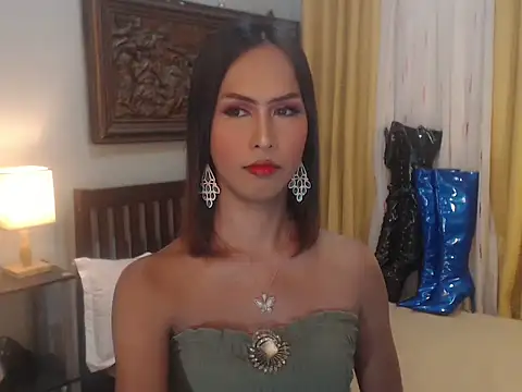 Nathalieheartt online show from November 2, 3:48 am