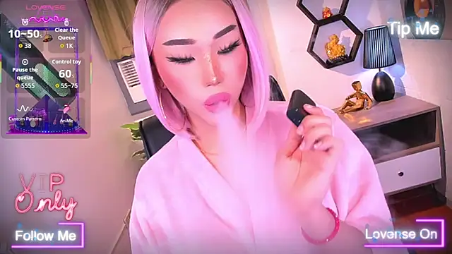 TriciaCumLoader online show from April 18, 9:55 am