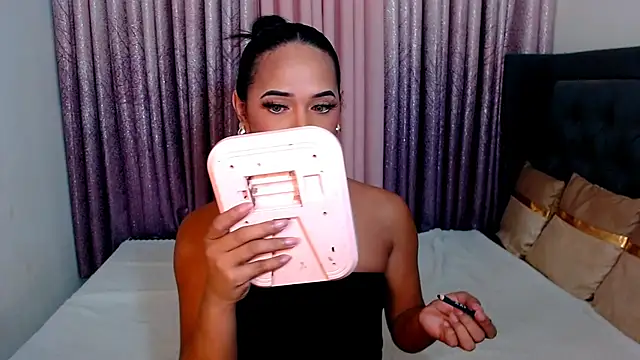 Snapshot of Lorainnelustts chatting on October 28, 3:15 am Lorainnelustts online show from October 28, 3:15 am