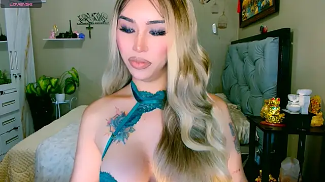 Snapshot of Franchesca_Trans chatting on October 5, 8:26 am Franchesca Trans online show from October 5, 8:26 am