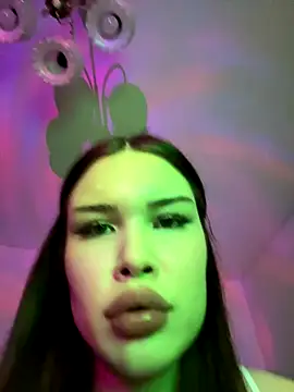 misssurprizisss online show from November 6, 1:11 pm