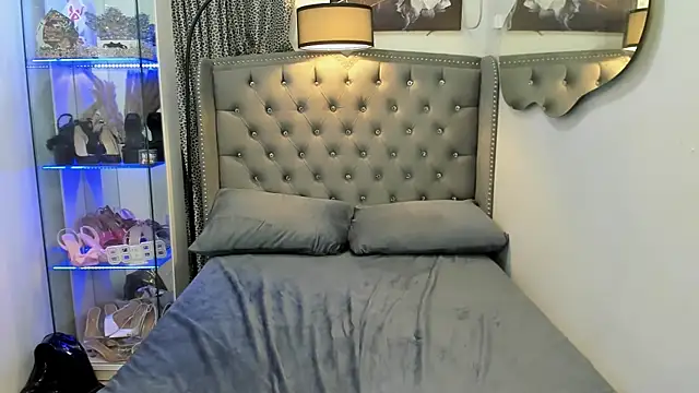 Snapshot of Claudia_empress chatting on October 19, 8:56 pm Claudia empress online show from October 19, 8:56 pm