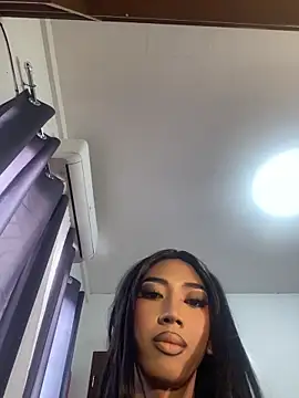 YourTiffanyX online show from July 1, 12:11 am