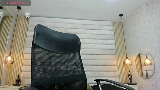 keytinthomson  online show from February 14, 7:54 pm