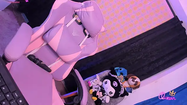 cassie dilaurentis online show from April 7, 8:21 pm