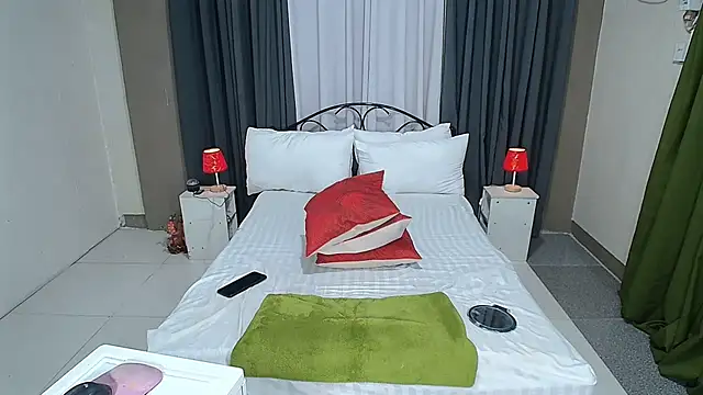 petitetsbigloads online show from January 10, 9:32 pm