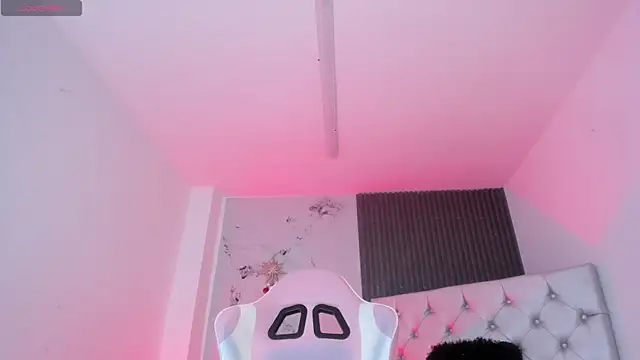 chloesagee online show from December 19, 11:43 pm