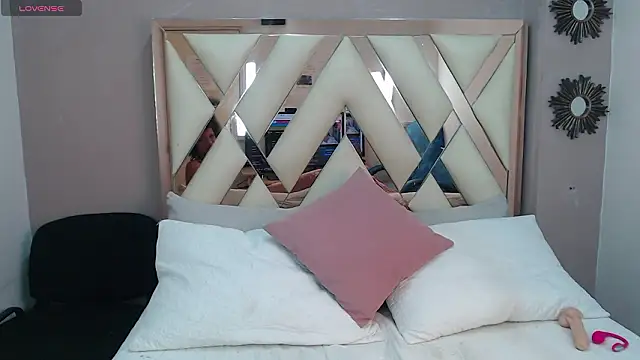 Violett Salvatore online show from February 15, 4:49 pm