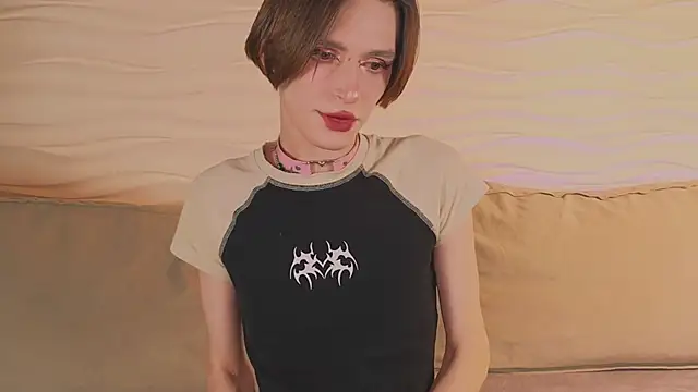 madi snow online show from November 19, 5:07 am