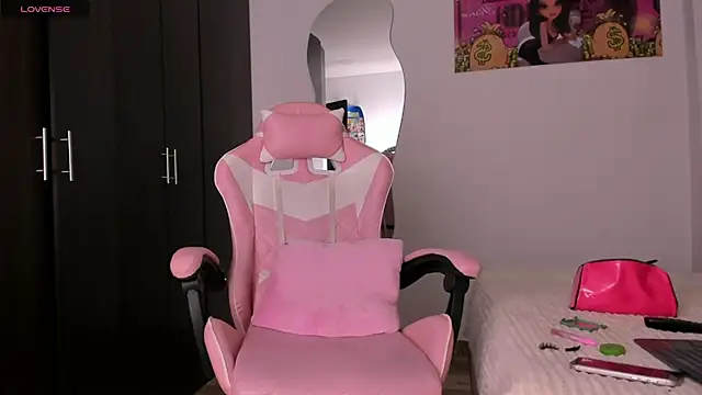 kendal hot01 online show from April 9, 7:53 pm