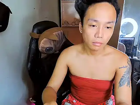 YourNikkieXxx online show from October 28, 5:05 am