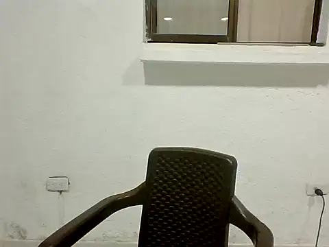 Snapshot of IsabelaSnow chatting on October 2, 3:40 am IsabelaSnow online show from October 2, 3:40 am