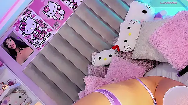 Snapshot of Ariana_Keyss chatting on October 28, 6:00 am Ariana Keyss online show from October 28, 6:00 am