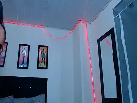 natashat lorent online show from March 12, 4:39 am