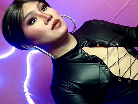 pretty lassy online show from December 19, 5:51 pm