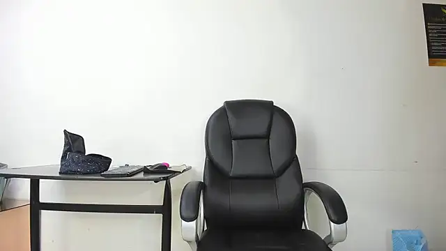 Aisha hotts777 online show from November 16, 4:44 am