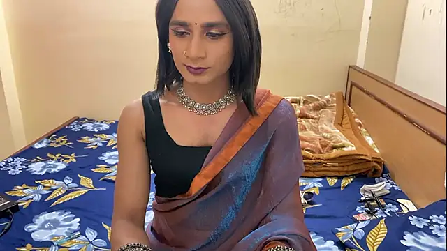 LuvLayla online show from January 10, 8:15 pm