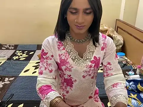 LuvLayla online show from February 5, 7:19 pm