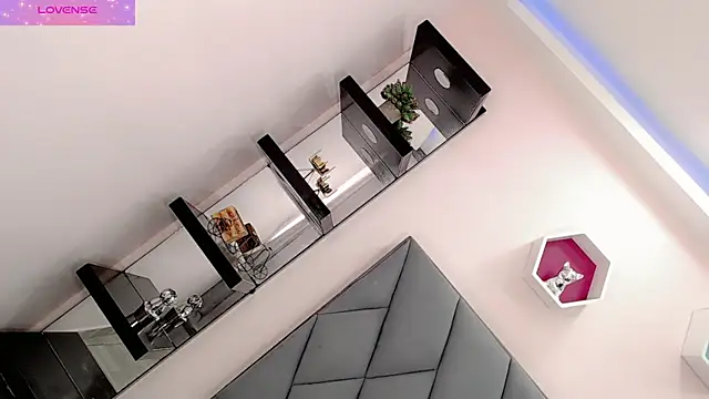 Amira Ember online show from October 11, 9:50 pm