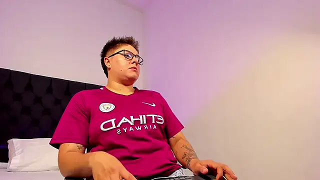 IanGilbert online show from November 22, 9:06 pm