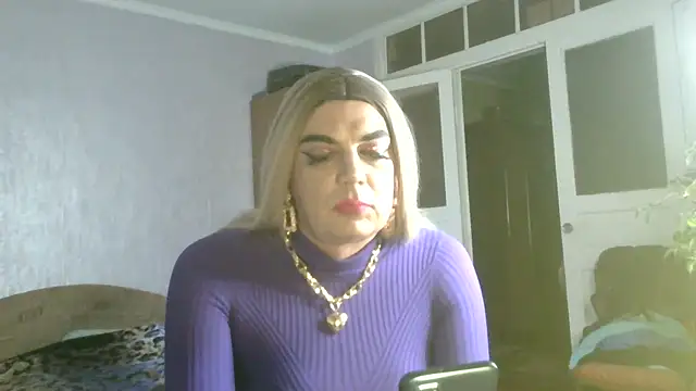 NiraFrost online show from October 31, 5:00 pm