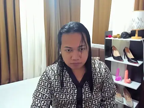 TsUncutKaren online show from September 16, 10:20 am