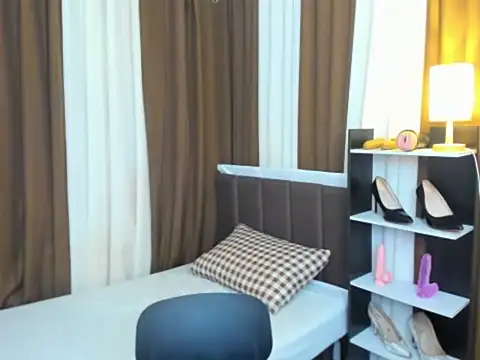 TsUncutKaren online show from September 25, 5:09 pm