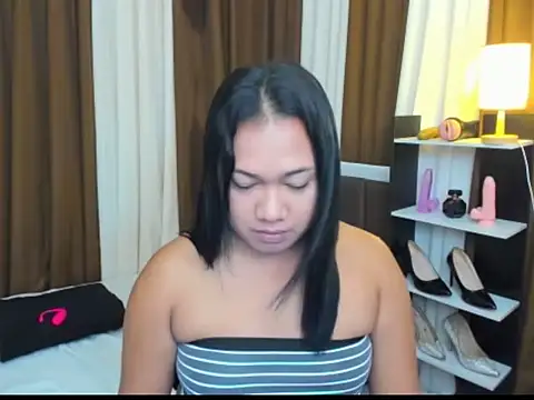 TsUncutKaren online show from October 3, 5:40 am
