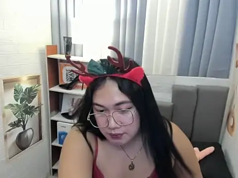 TsUncutKaren online show from December 14, 8:04 pm