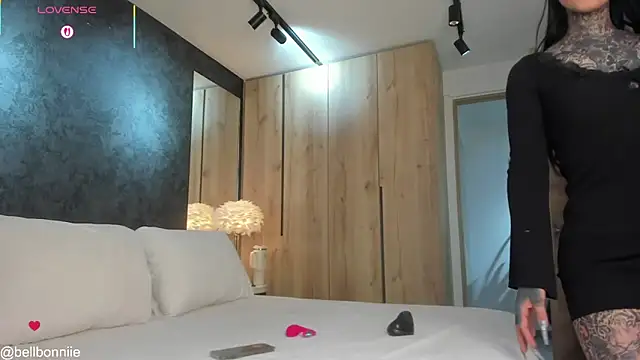 belllbonniie online show from March 21, 8:02 pm