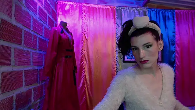 Moira-Hot online show from October 31, 7:18 am