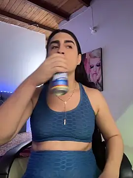 lola diez online show from April 21, 9:54 pm