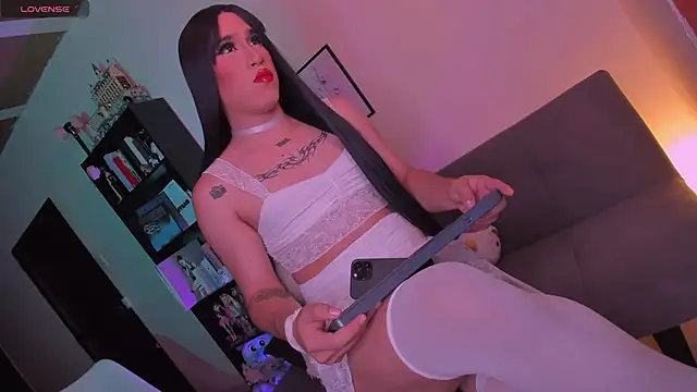 QueenAri  online show from October 23, 3:54 am