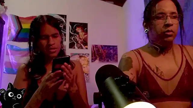 Couple Moth666 online show from May 2, 1:10 am
