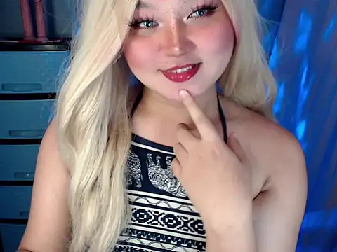 Eyes-on-me online show from October 3, 5:35 pm