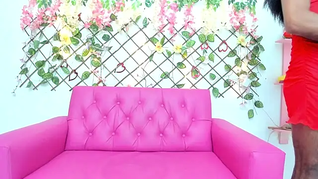 nahomy smiith online show from April 20, 7:48 pm