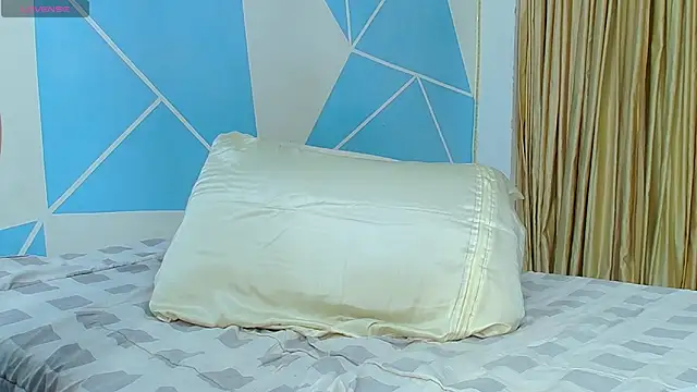 isabellaqueens online show from April 18, 12:34 am