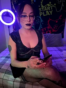 MiniMonroe online show from November 6, 9:42 am