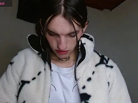 Scarlett crastrawberry online show from April 14, 1:43 am